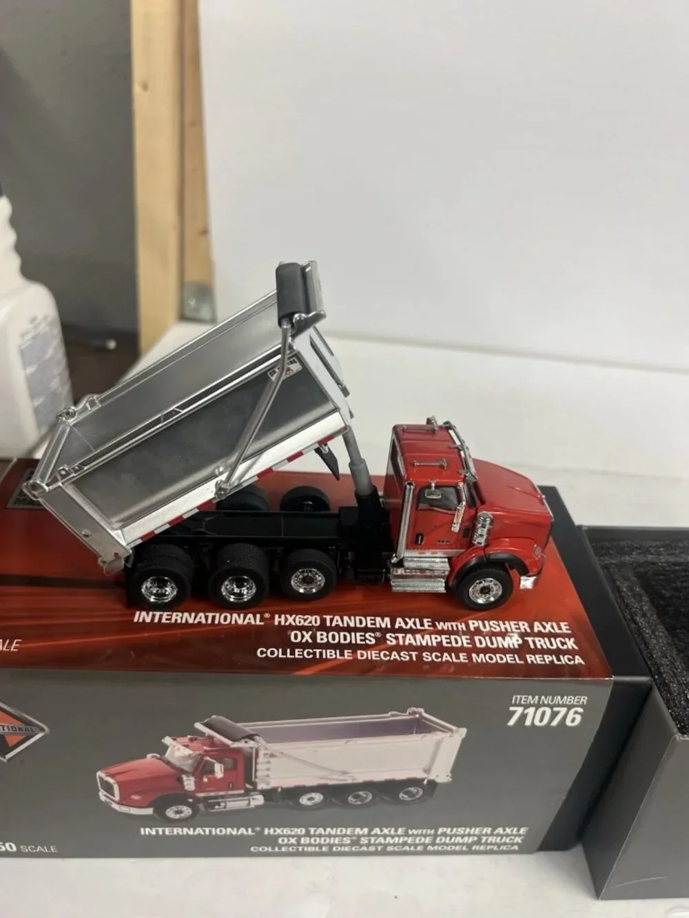 Diecast Masters International HX620 With Ox Body Dump truck 71076 1:50 scale